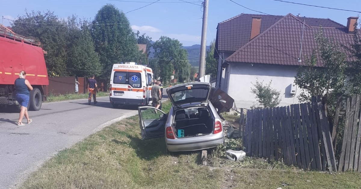 Kigyulladt egy autó Csíkszentdomokoson, egy személy megsérült a közlekedési balesetben